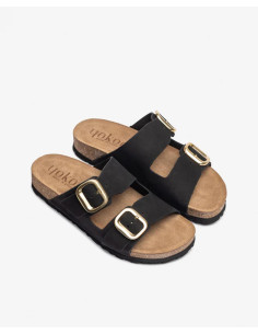 Sandalia plana con hebillas...