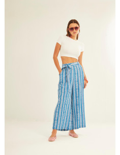 Pantalones largos fluidos...