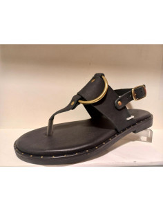 Sandalia plana marrón...