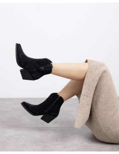 Botín tejano piedras negro XTI