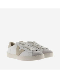 Deportiva blanca con logo...