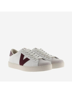 Deportiva blanca con logo...